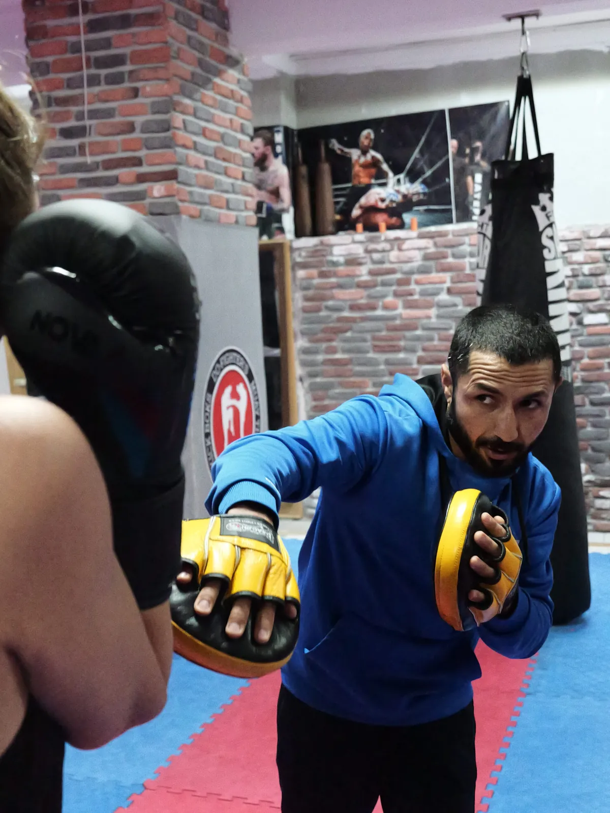 Ali Savaskan holding Thai pads during a personal training session