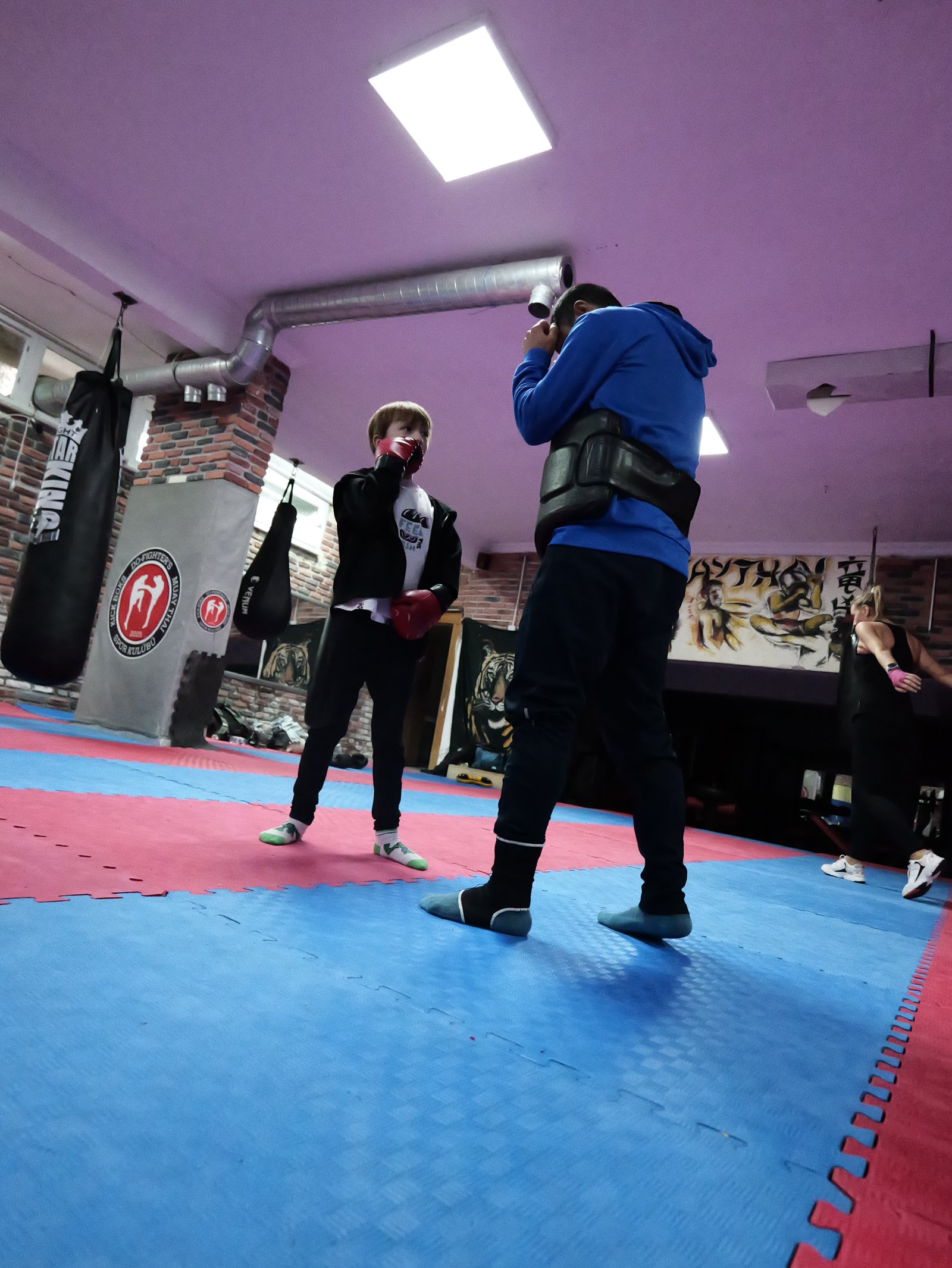 Guard and footwork drill on the mats in the Alanya gym